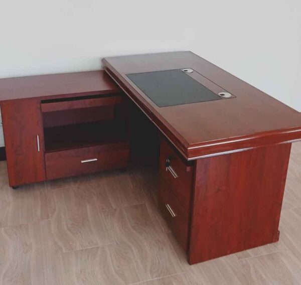 1.4m Executive Office Desk – Classic Mahogany Finish with Elegant Paneling - Image 2